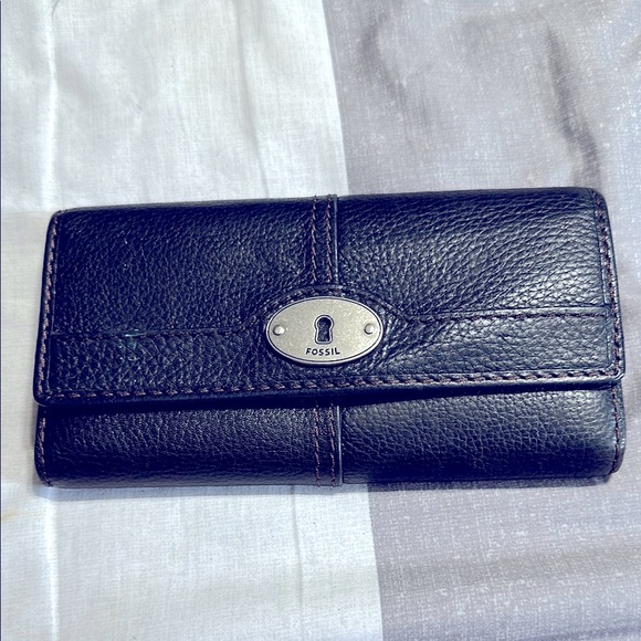 Fossil Black Leather Wallet Keyhole Hardware - Picture 1 of 7